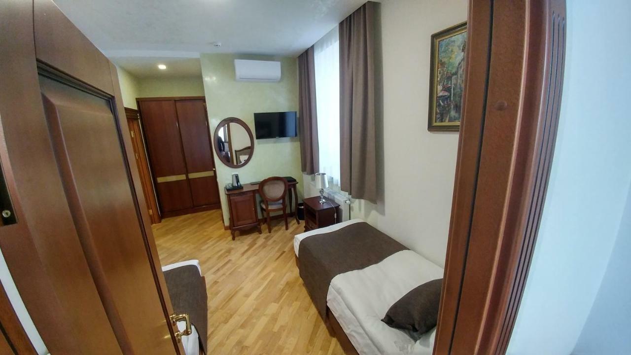 Hotel Meridian Броди Екстер'єр фото
