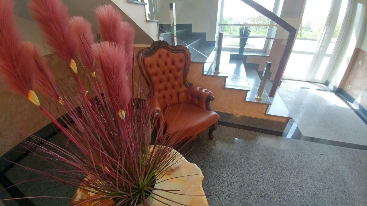 Hotel Meridian Броди Екстер'єр фото