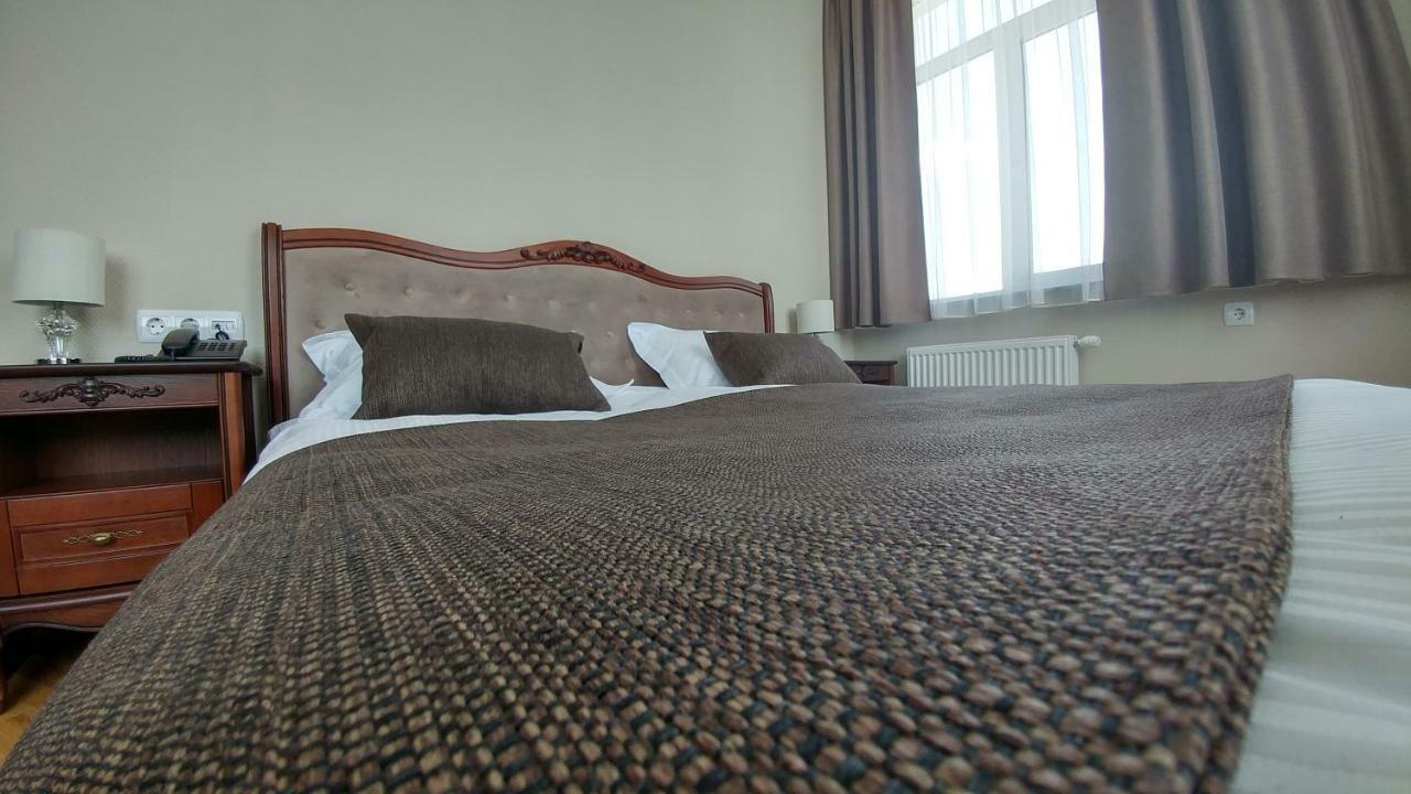Hotel Meridian Броди Екстер'єр фото