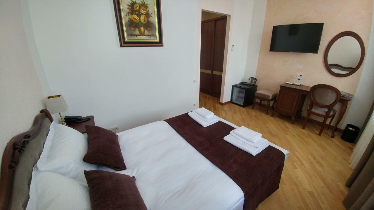 Hotel Meridian Броди Екстер'єр фото