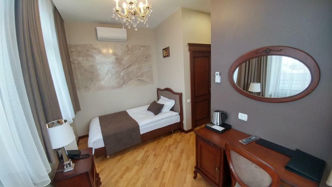 Hotel Meridian Броди Екстер'єр фото