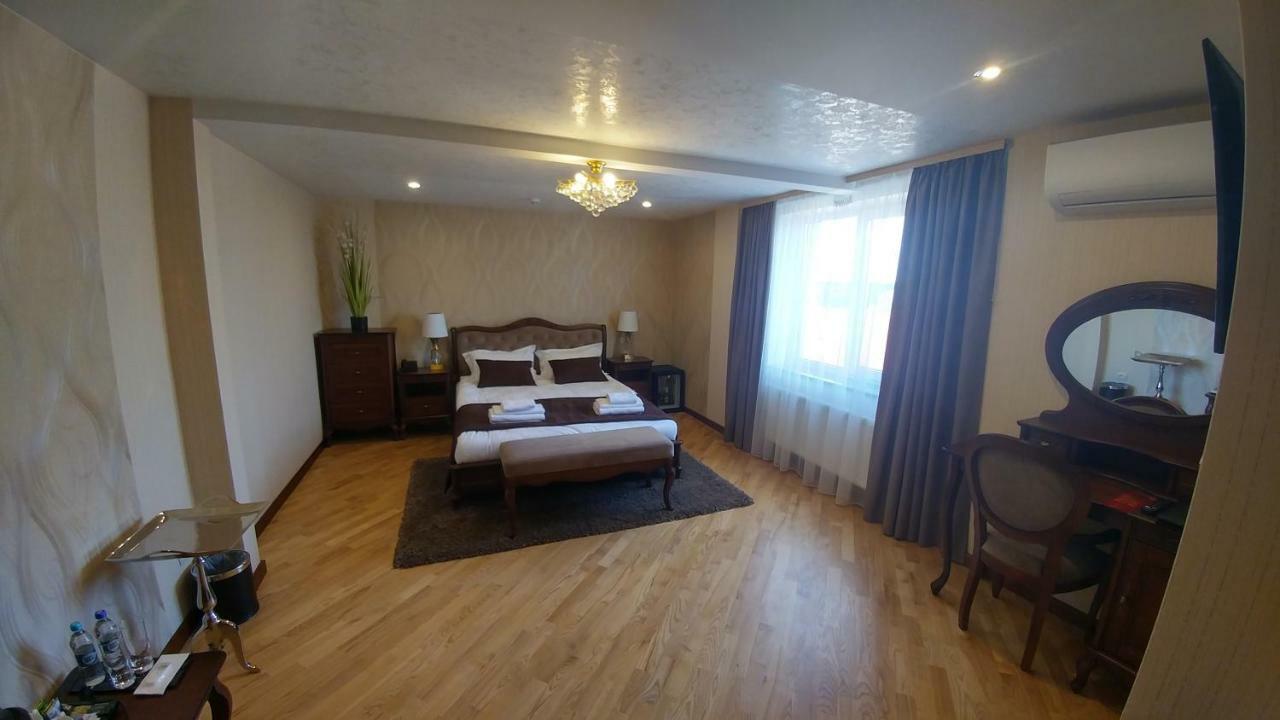 Hotel Meridian Броди Екстер'єр фото
