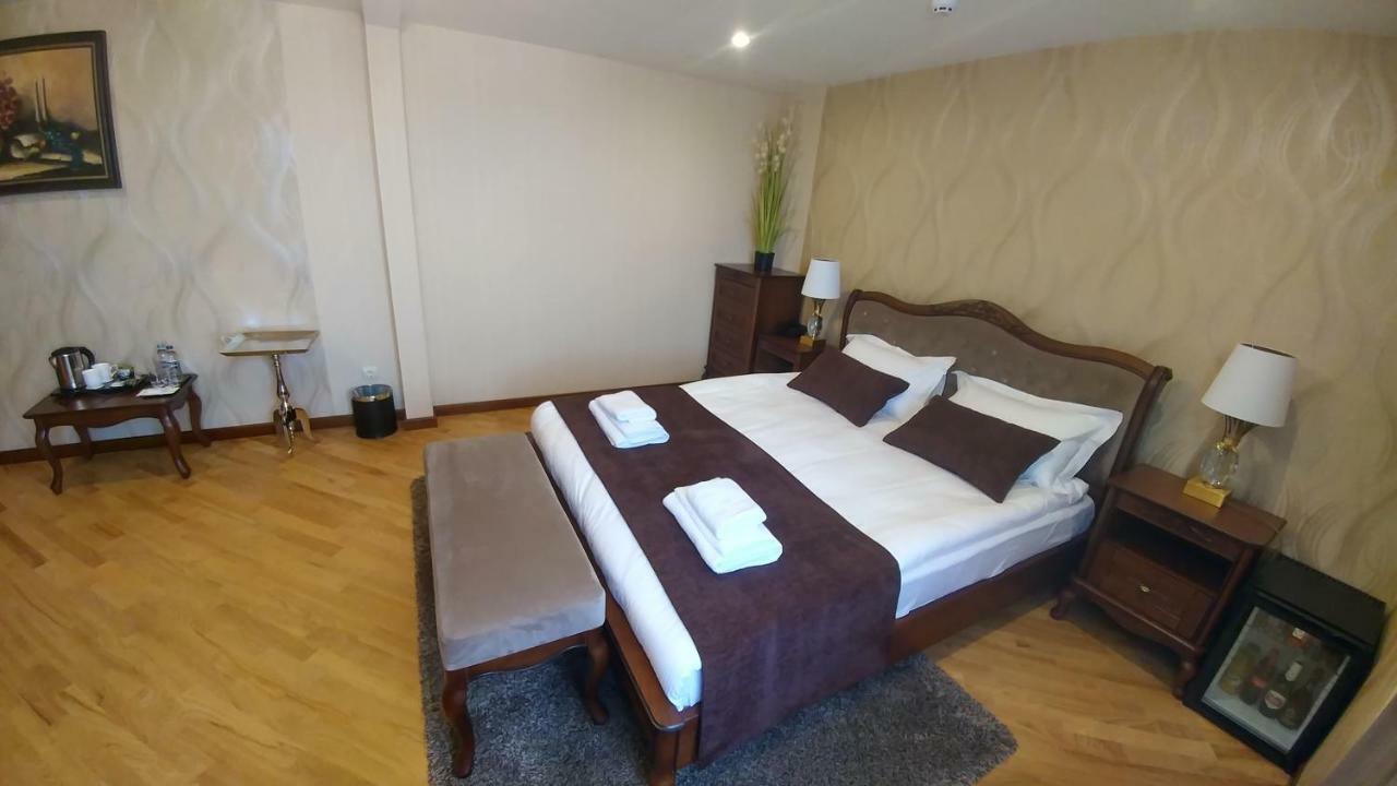 Hotel Meridian Броди Екстер'єр фото