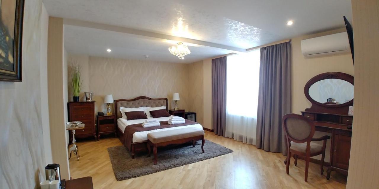 Hotel Meridian Броди Екстер'єр фото